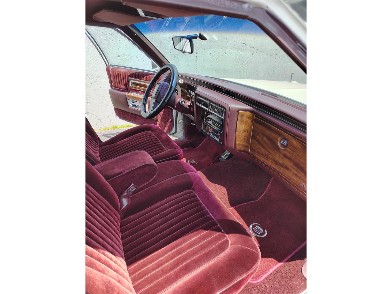 Cadillac-Brougham-1988-White-Maroon-9