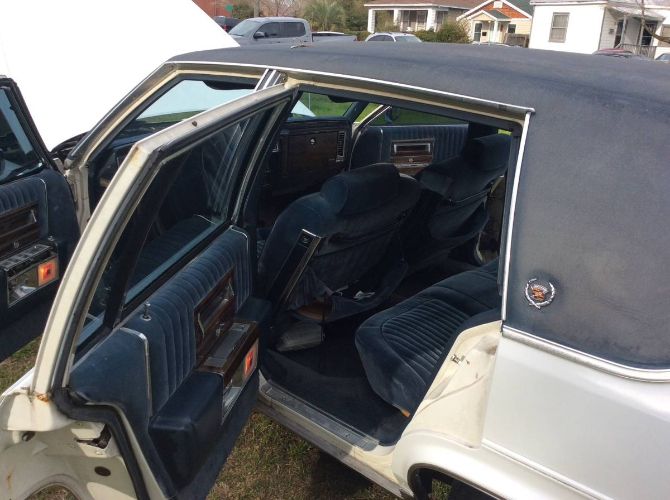 Cadillac-Brougham-1989-14