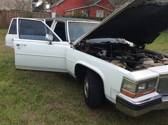 Cadillac-Brougham-1989-17