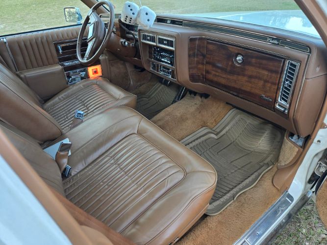 Cadillac-Brougham-1989-Cotillion-White-Beechwood-Leather-10