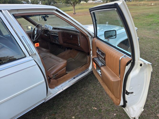 Cadillac-Brougham-1989-Cotillion-White-Beechwood-Leather-11