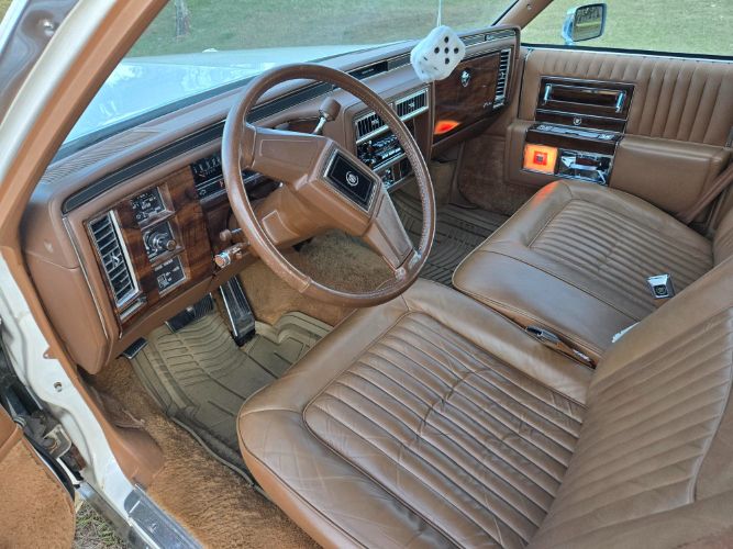Cadillac-Brougham-1989-Cotillion-White-Beechwood-Leather-14