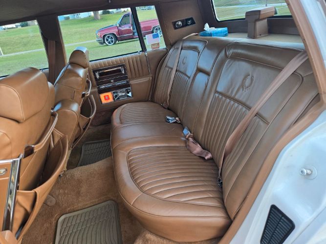 Cadillac-Brougham-1989-Cotillion-White-Beechwood-Leather-18