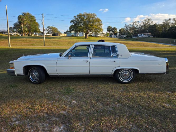 Cadillac-Brougham-1989-Cotillion-White-Beechwood-Leather-3