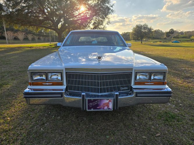 Cadillac-Brougham-1989-Cotillion-White-Beechwood-Leather-6