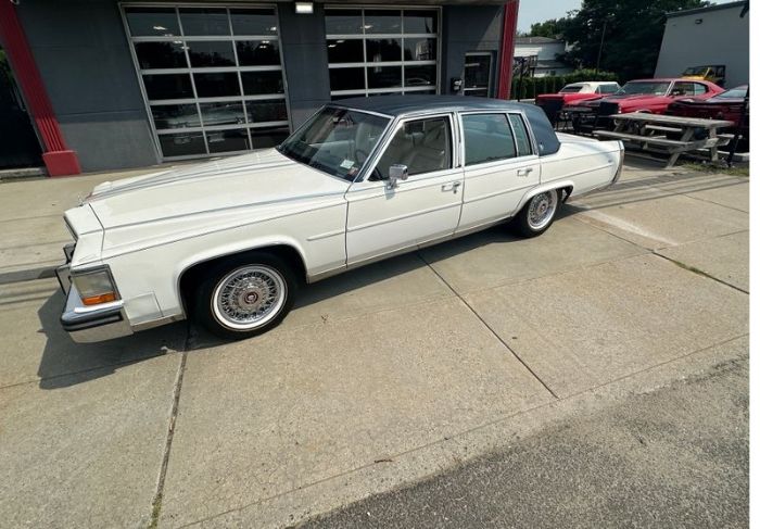 Cadillac-Brougham-1989-WhiteBlue-Top-White-Leather-1