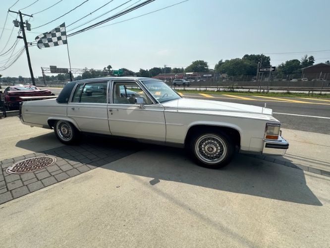Cadillac-Brougham-1989-WhiteBlue-Top-White-Leather-10
