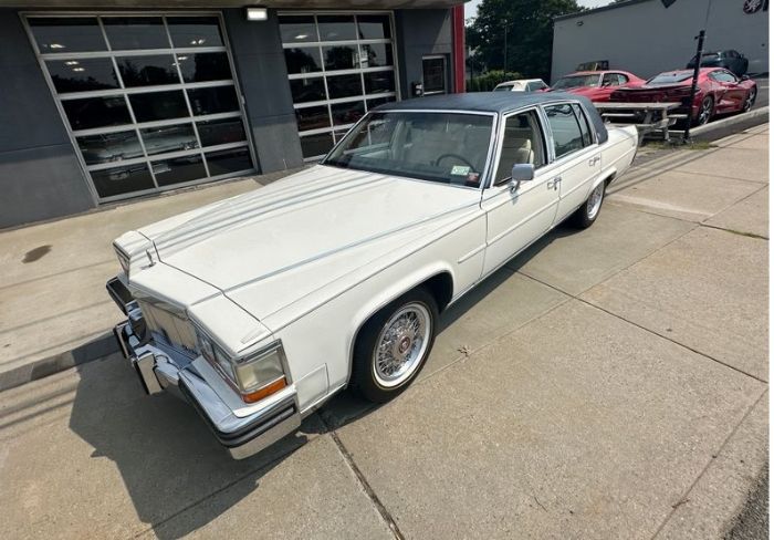 Cadillac-Brougham-1989-WhiteBlue-Top-White-Leather-11