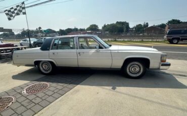 Cadillac-Brougham-1989-WhiteBlue-Top-White-Leather-8