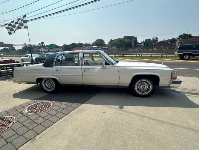 Cadillac-Brougham-1989-WhiteBlue-Top-White-Leather-8