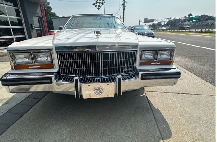 Cadillac-Brougham-1989-WhiteBlue-Top-White-Leather-9