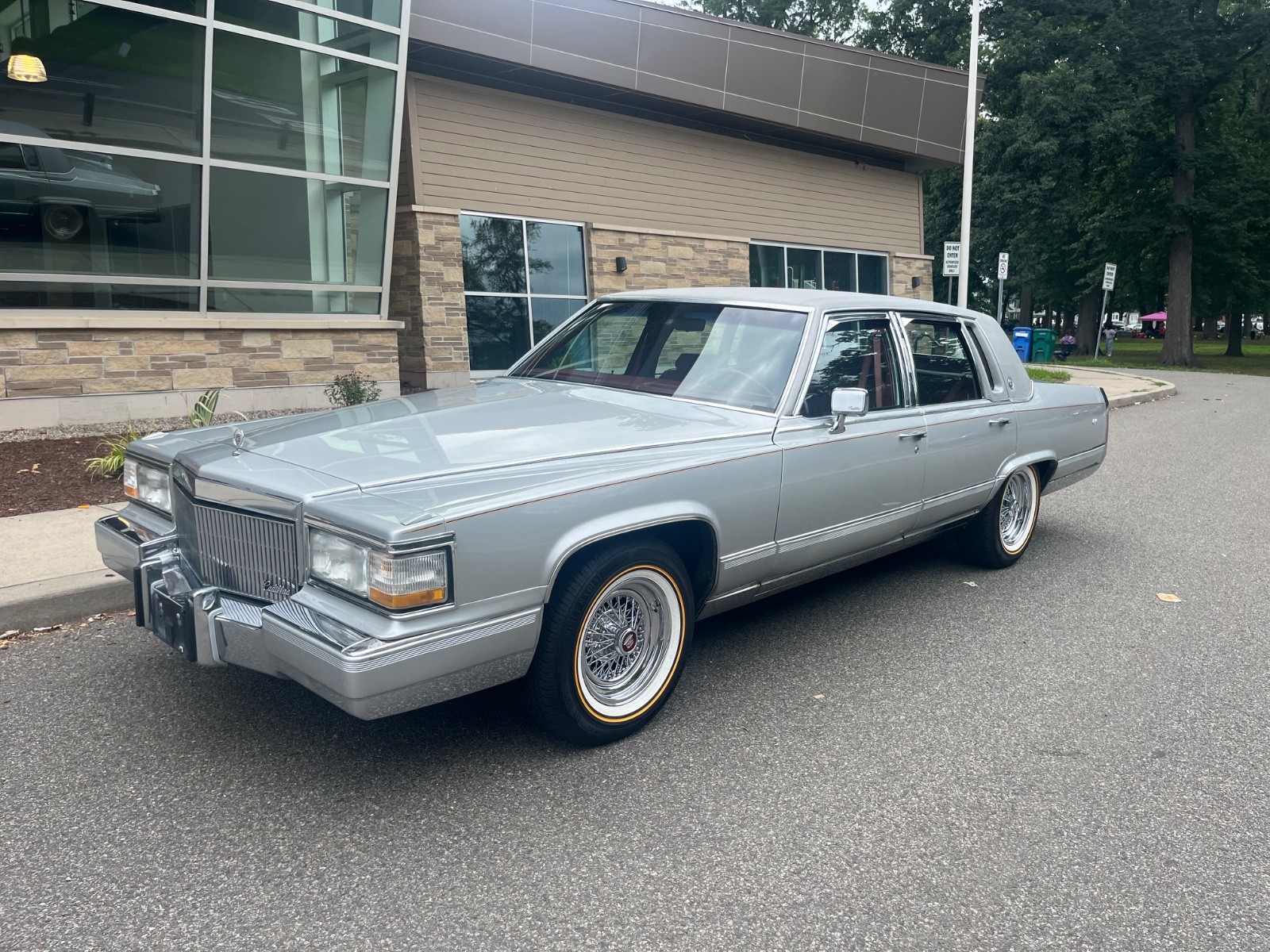 Cadillac Brougham 1991 Sedan