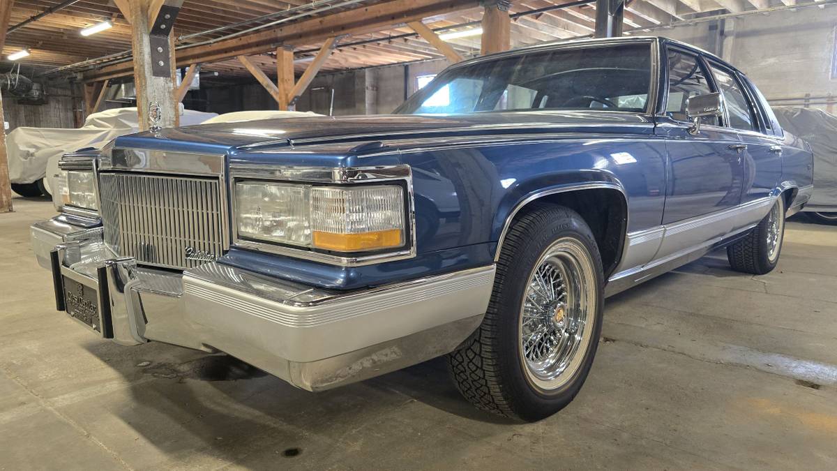 Cadillac-Brougham-delegance-1992-blue-2