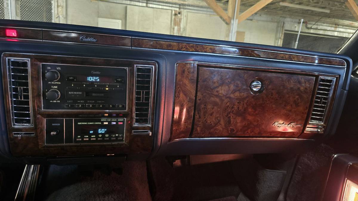 Cadillac-Brougham-delegance-1992-blue-7