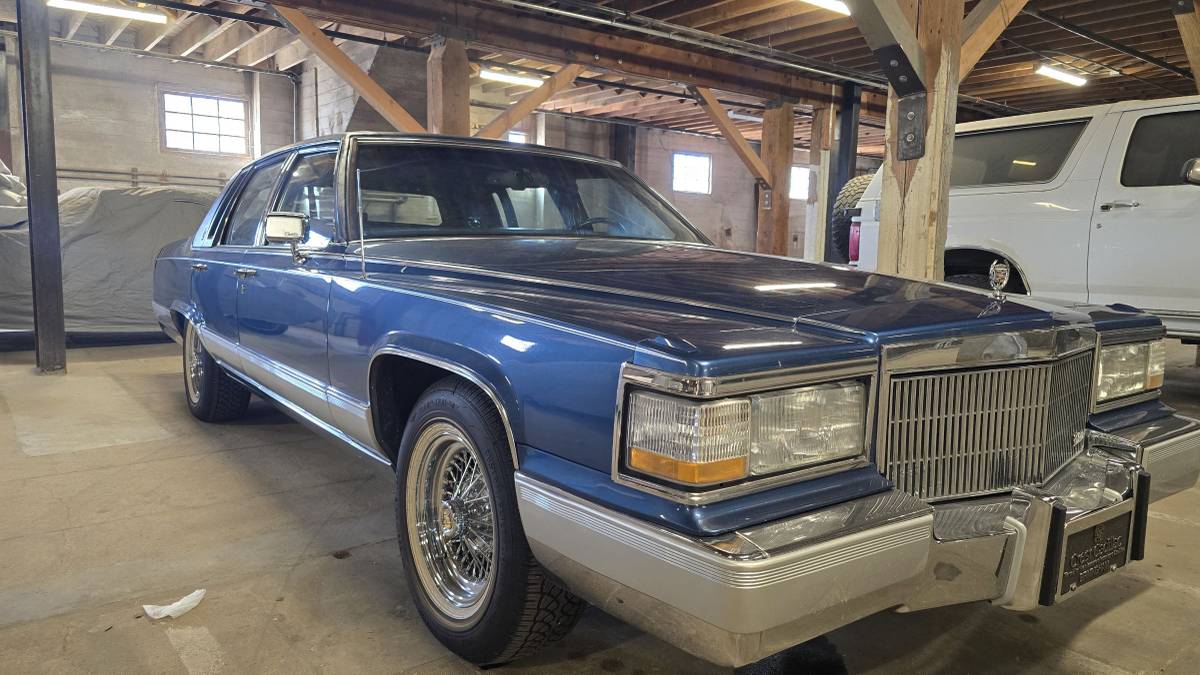 Cadillac-Brougham-delegance-1992-blue