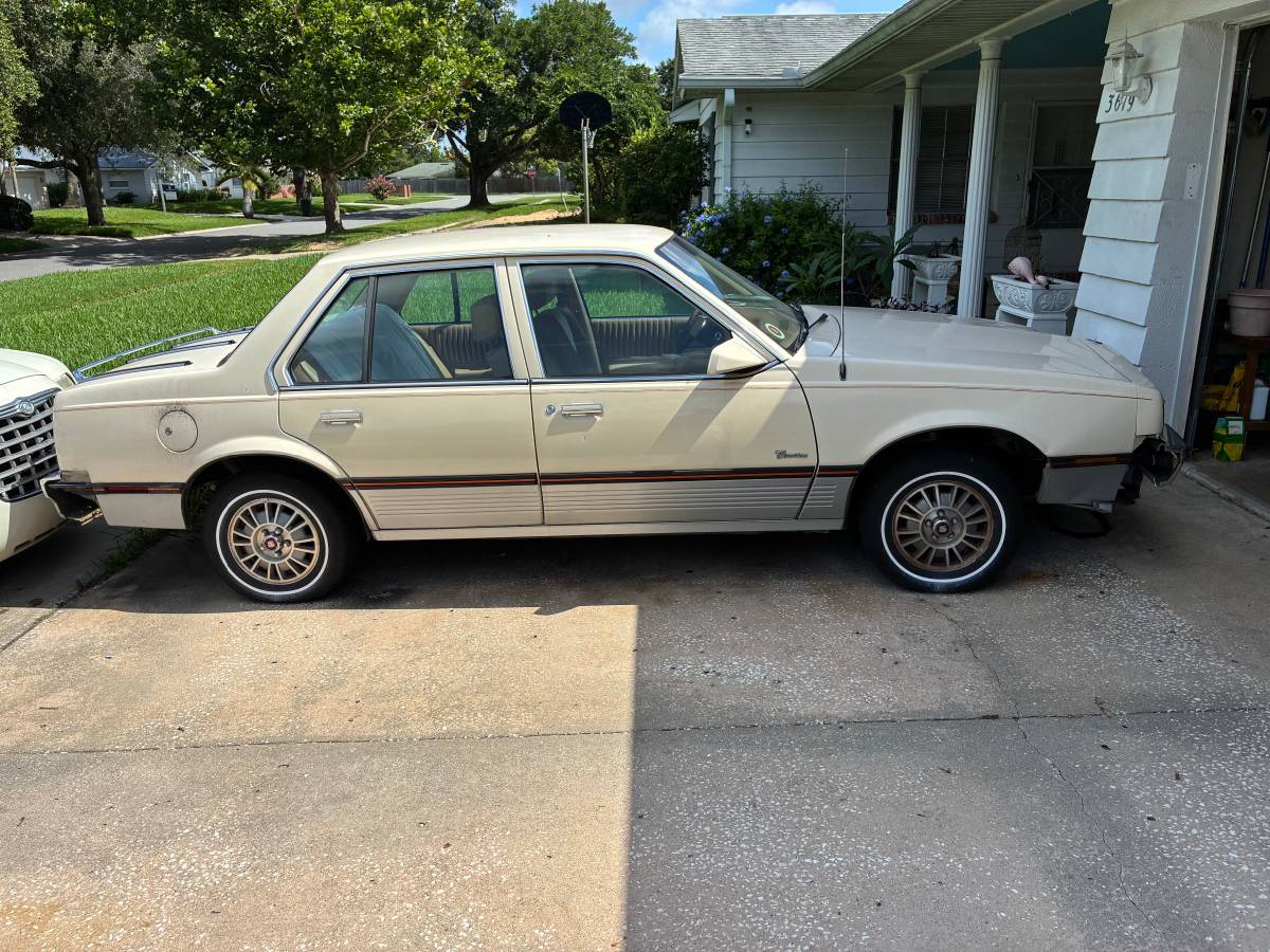 Cadillac-Cimarron-1985-2