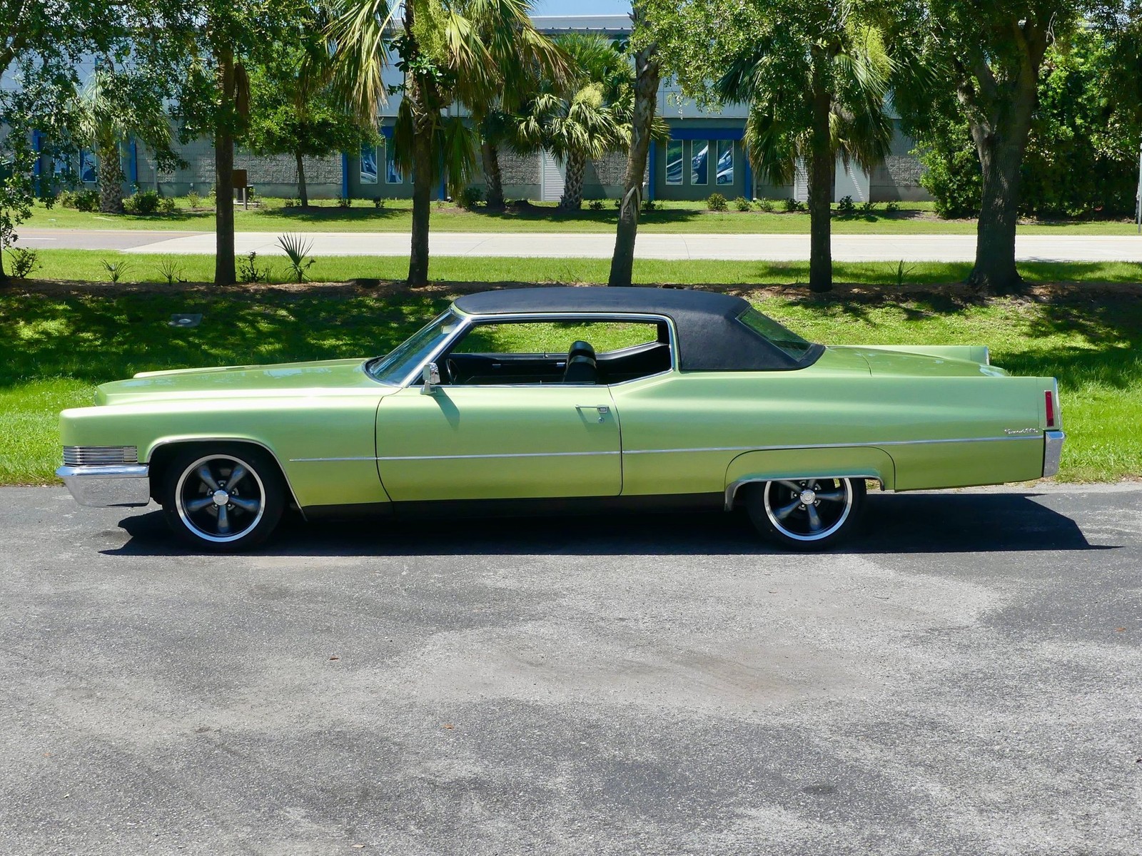Cadillac-Coupe-DeVille-1970-Coupe-10