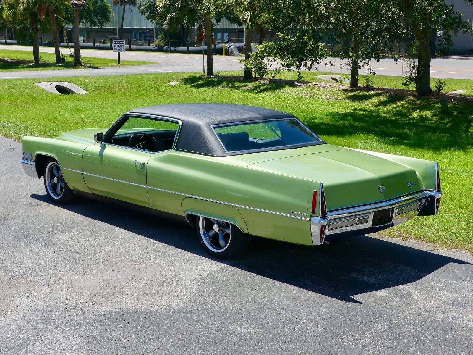 Cadillac-Coupe-DeVille-1970-Coupe-13