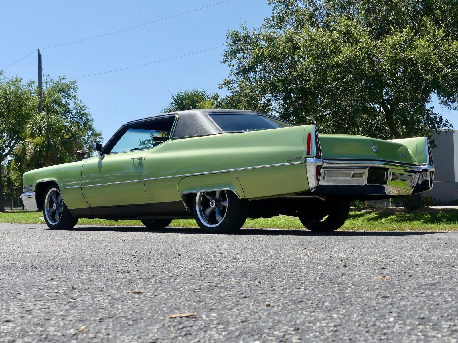 Cadillac-Coupe-DeVille-1970-Coupe-14