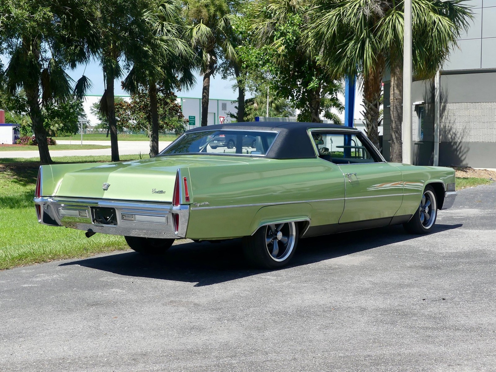 Cadillac-Coupe-DeVille-1970-Coupe-18