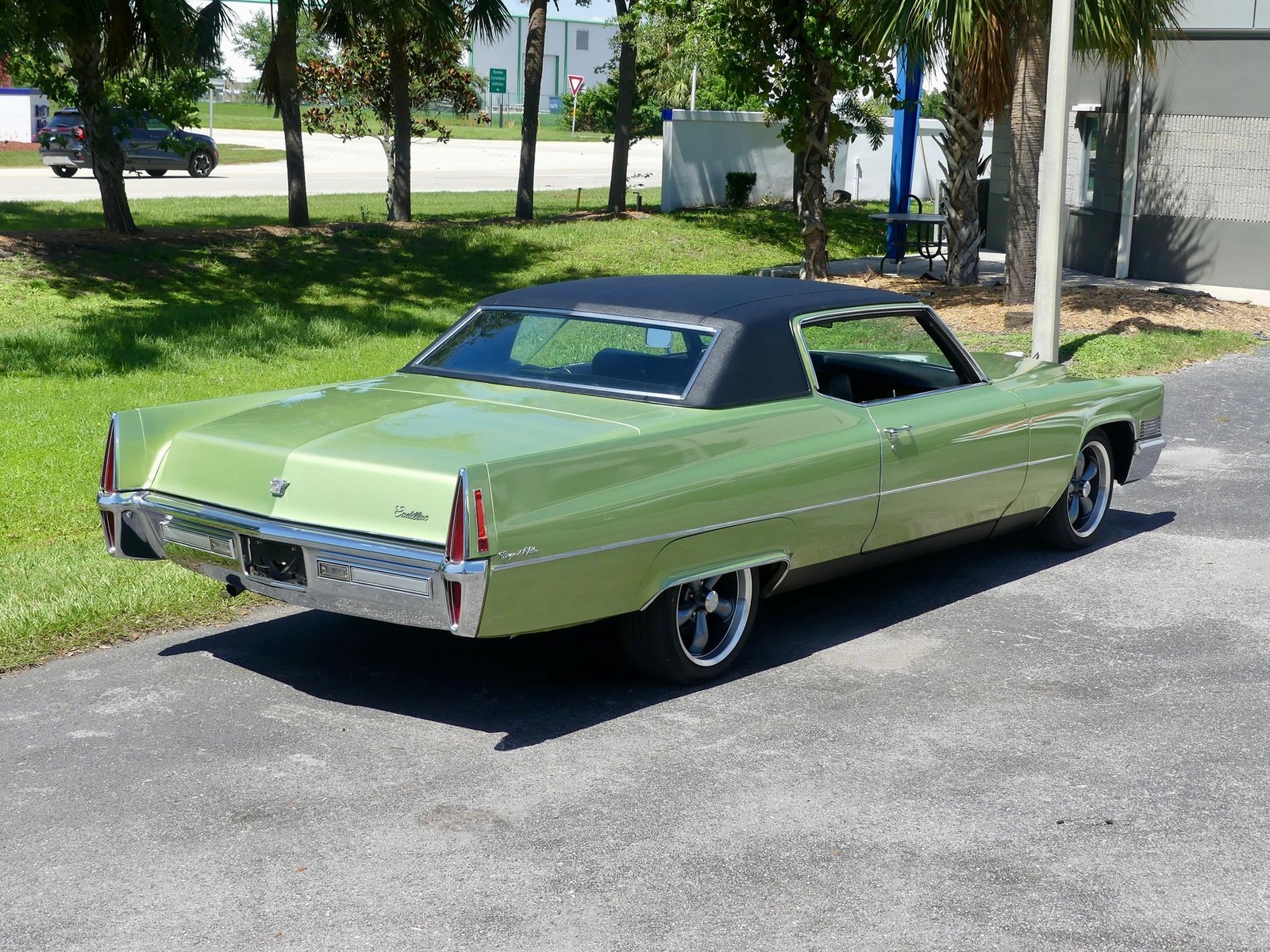 Cadillac-Coupe-DeVille-1970-Coupe-19