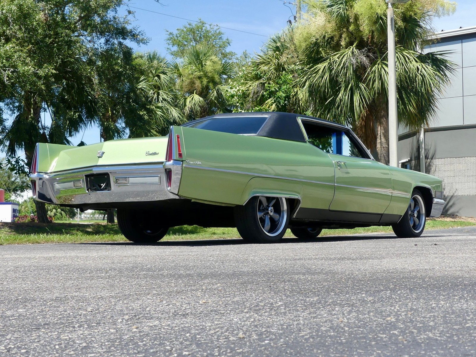 Cadillac-Coupe-DeVille-1970-Coupe-20