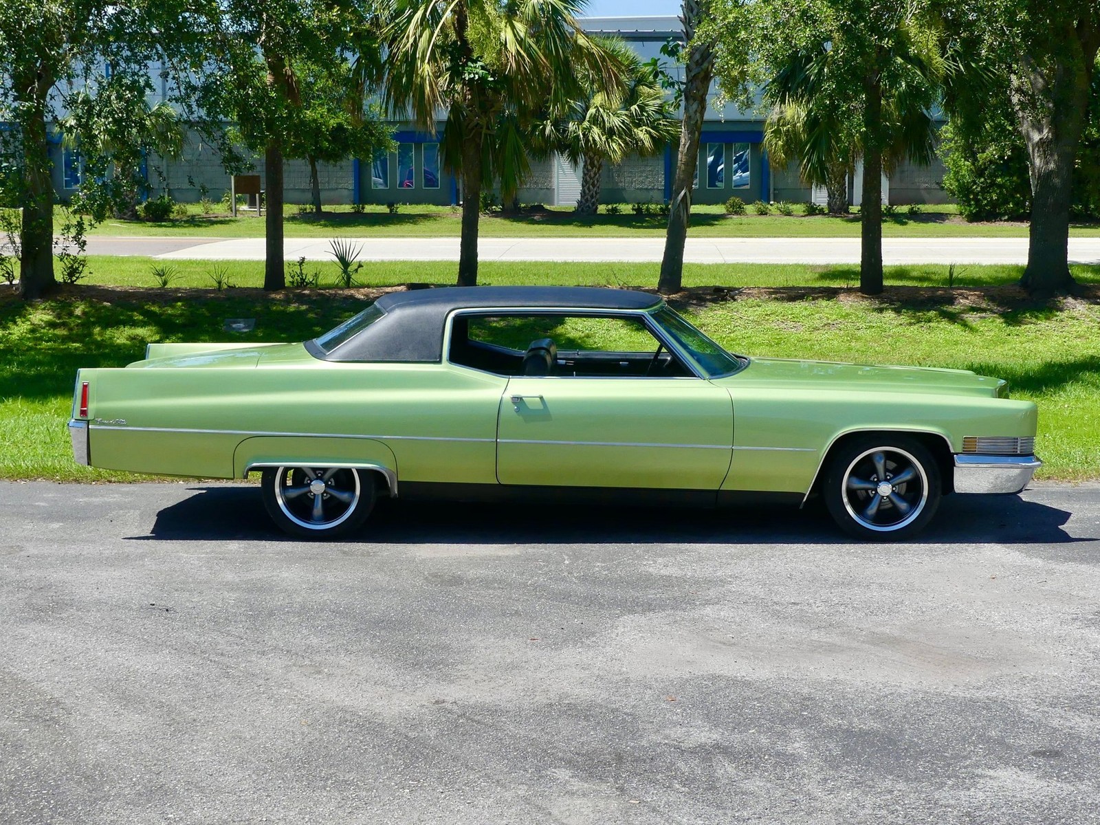 Cadillac-Coupe-DeVille-1970-Coupe-21