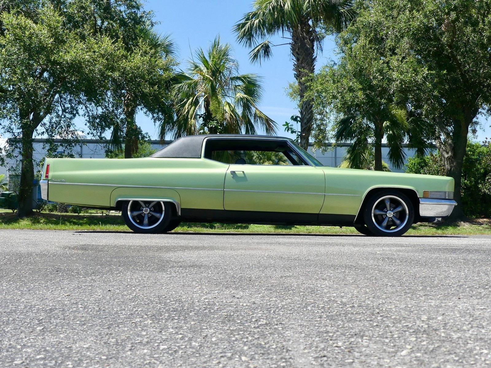 Cadillac-Coupe-DeVille-1970-Coupe-22