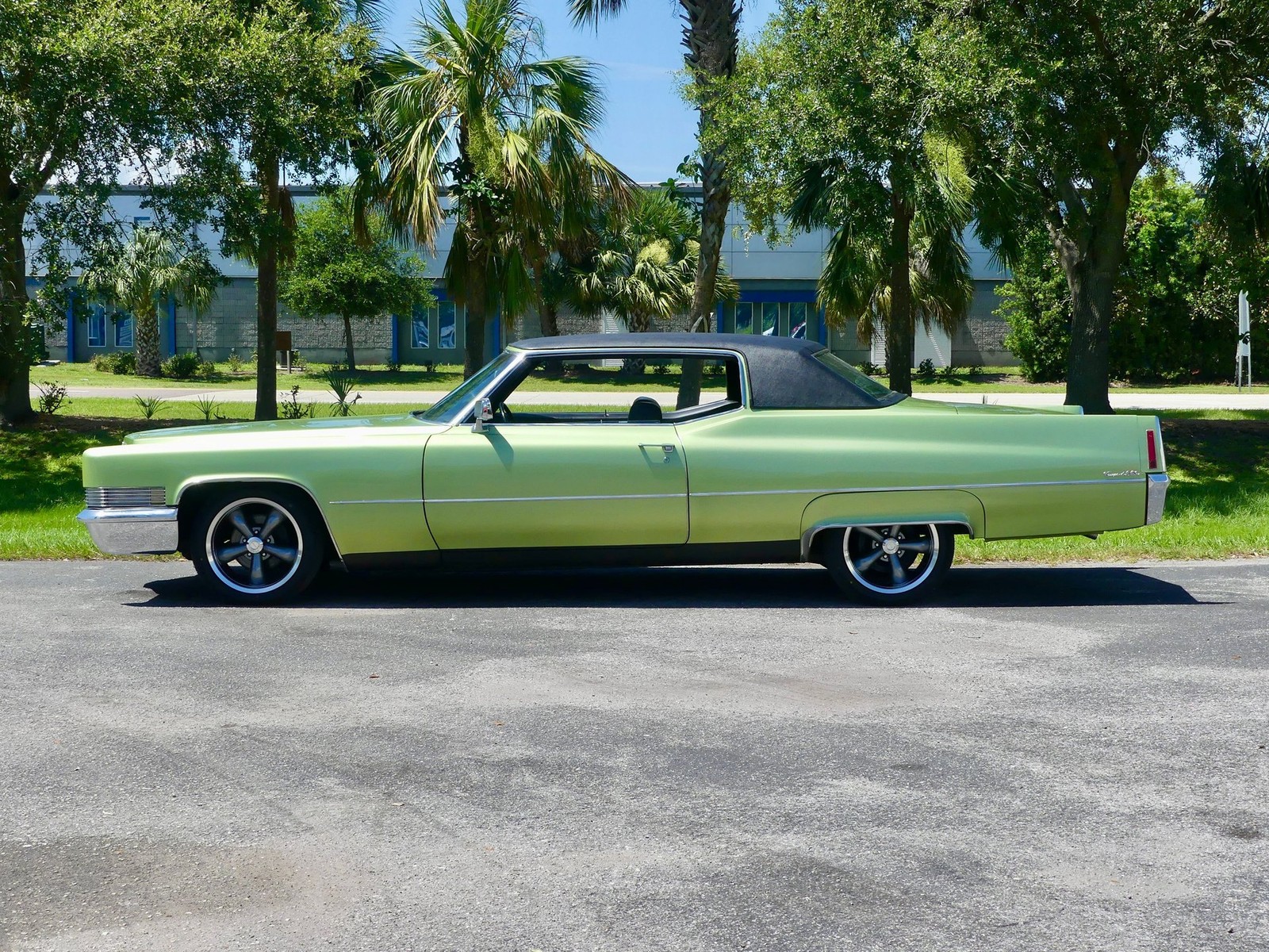 Cadillac-Coupe-DeVille-1970-Coupe-9