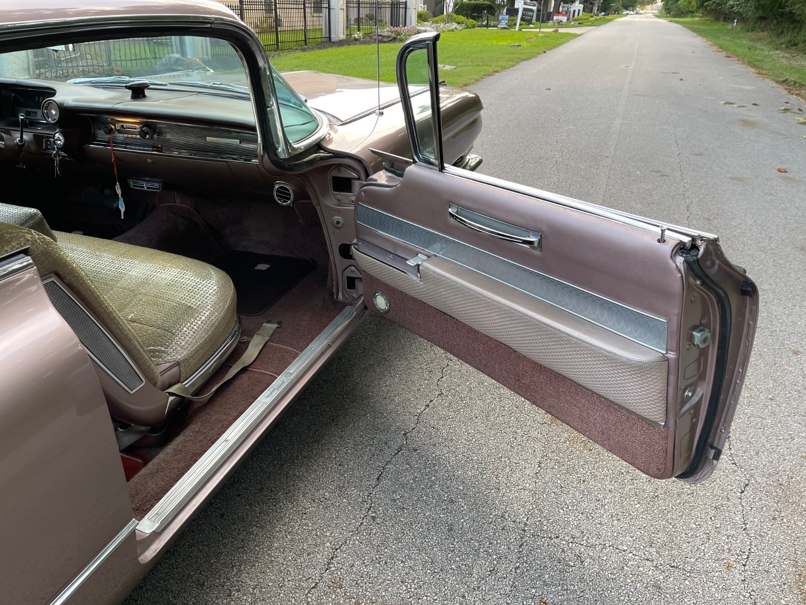 Cadillac-Coupe-Deville-1960-Coupe-13