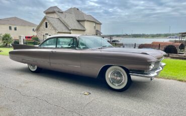 Cadillac-Coupe-Deville-1960-Coupe-2