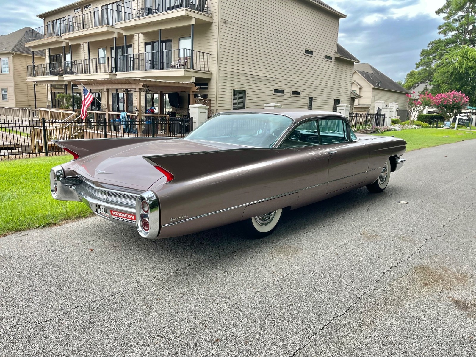 Cadillac-Coupe-Deville-1960-Coupe-4