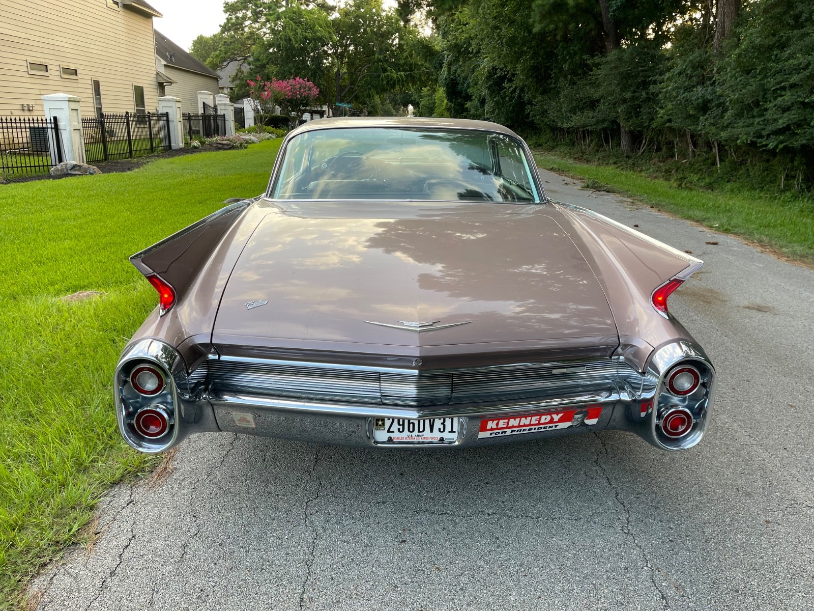 Cadillac-Coupe-Deville-1960-Coupe-8