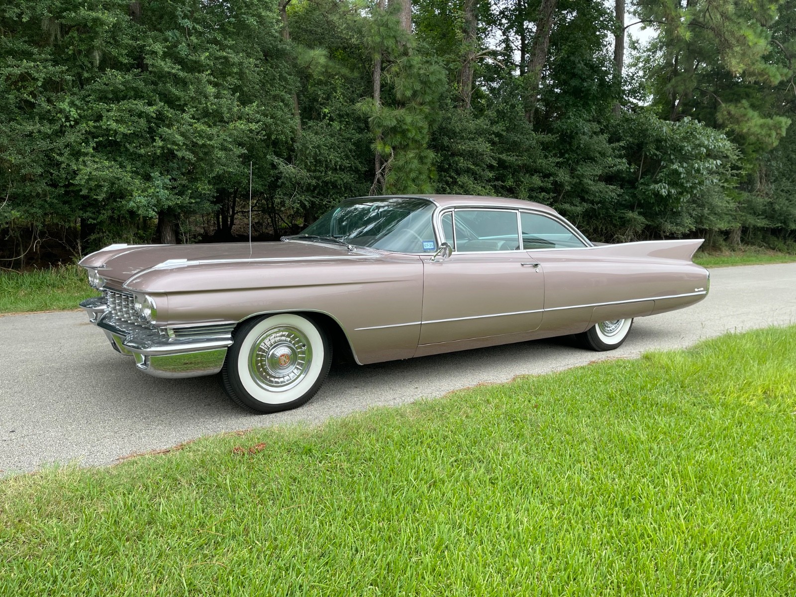 Cadillac-Coupe-Deville-1960-Coupe