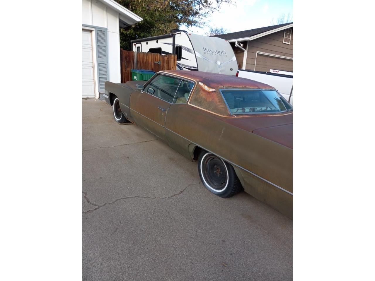 Cadillac-Coupe-deville-1970-Green-white-1