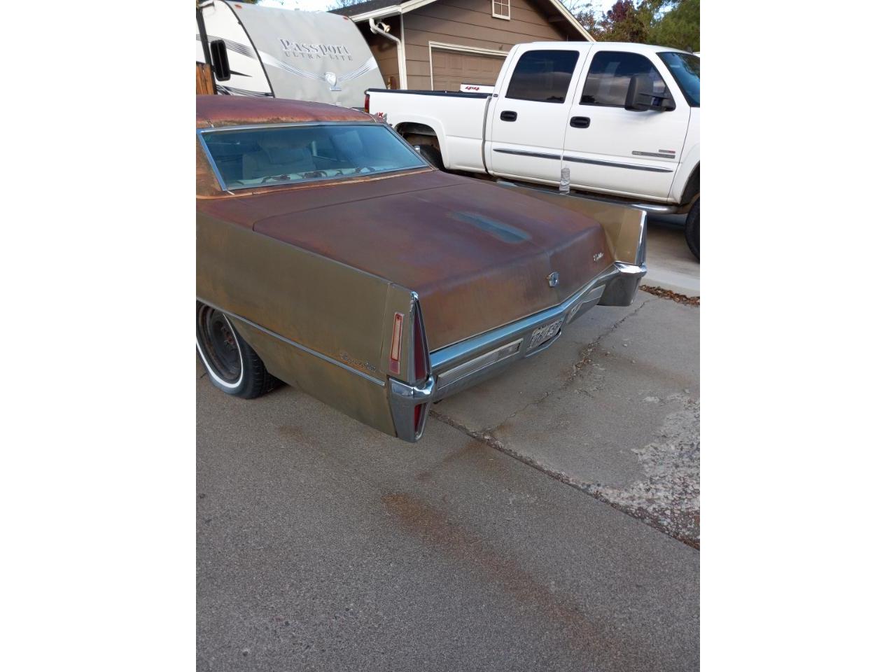 Cadillac-Coupe-deville-1970-Green-white-2