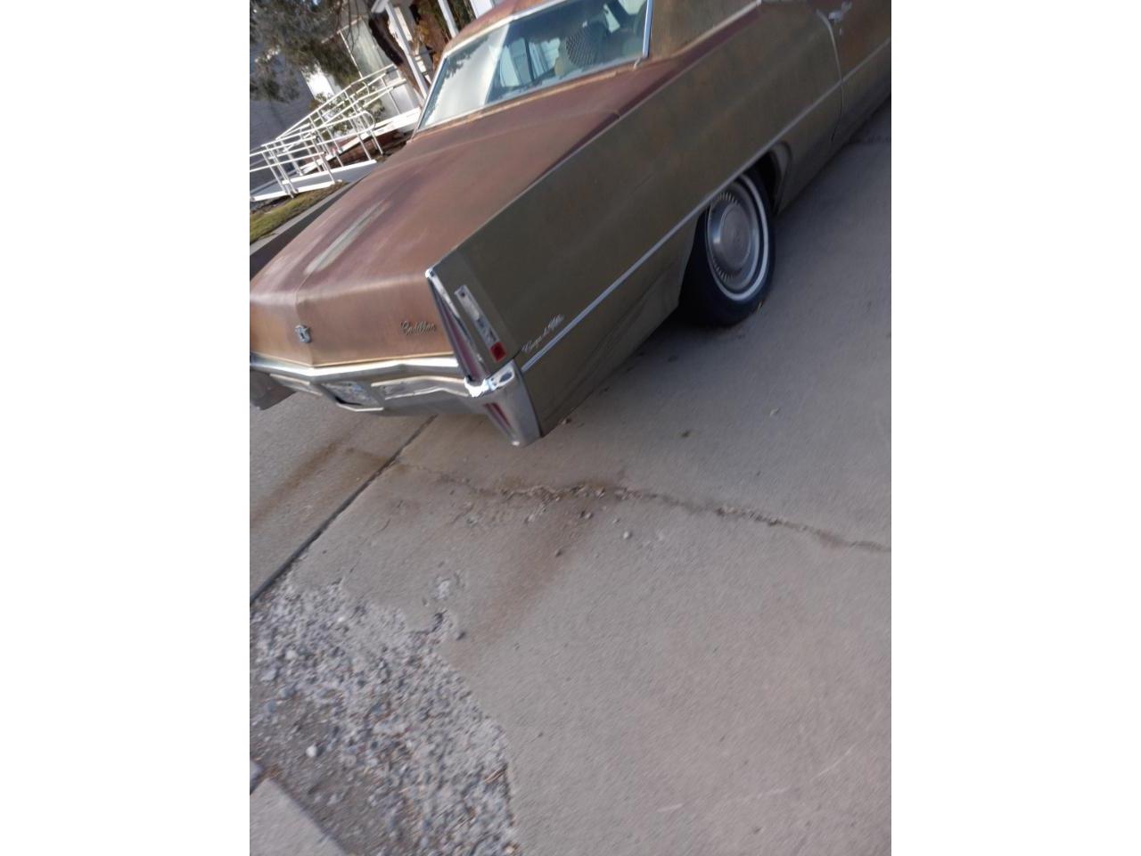 Cadillac-Coupe-deville-1970-Green-white-3