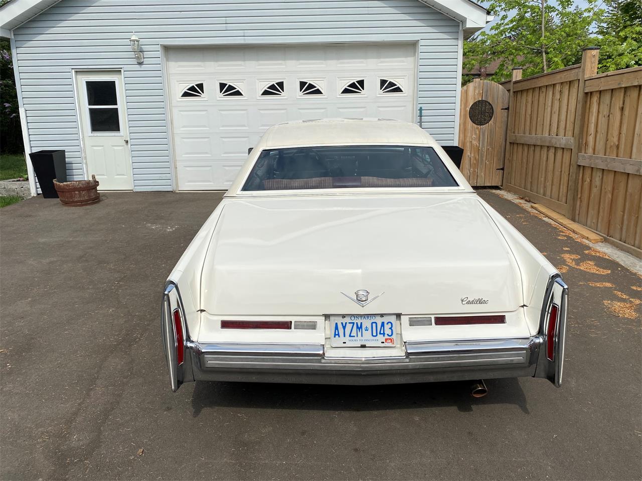 Cadillac-Coupe-deville-1975-white-red-1