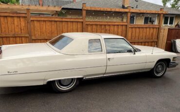 Cadillac-Coupe-deville-1975-white-red-2