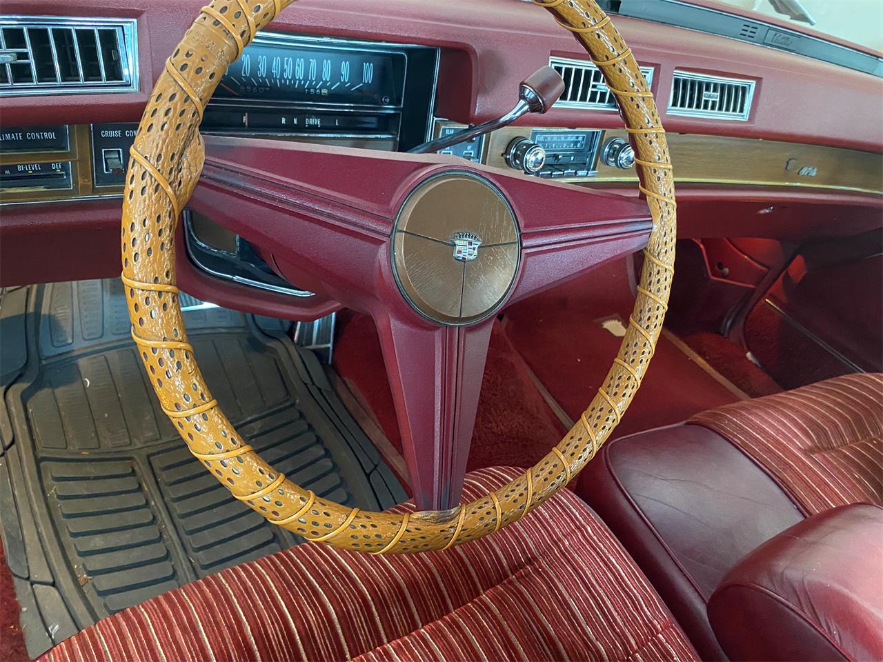 Cadillac-Coupe-deville-1975-white-red-3