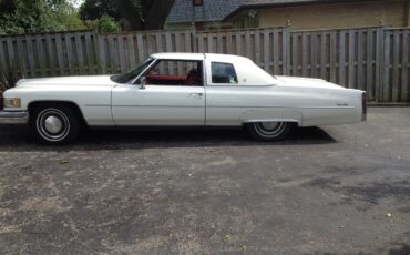 Cadillac-Coupe-deville-1975-white-red