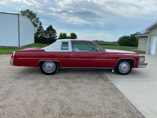 Cadillac-Coupe-deville-1977-2
