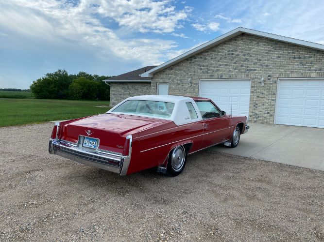 Cadillac-Coupe-deville-1977-4