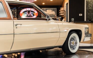 Cadillac-Coupe-deville-1977-Bimini-Beige-Beige-2