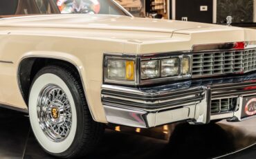 Cadillac-Coupe-deville-1977-Bimini-Beige-Beige-25
