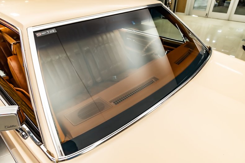 Cadillac-Coupe-deville-1977-Bimini-Beige-Beige-27