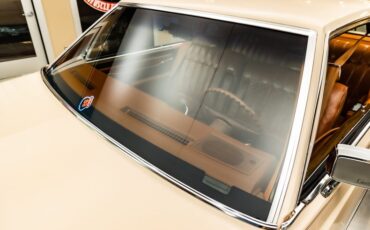 Cadillac-Coupe-deville-1977-Bimini-Beige-Beige-29