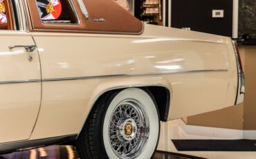 Cadillac-Coupe-deville-1977-Bimini-Beige-Beige-32