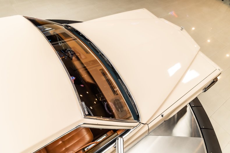 Cadillac-Coupe-deville-1977-Bimini-Beige-Beige-4