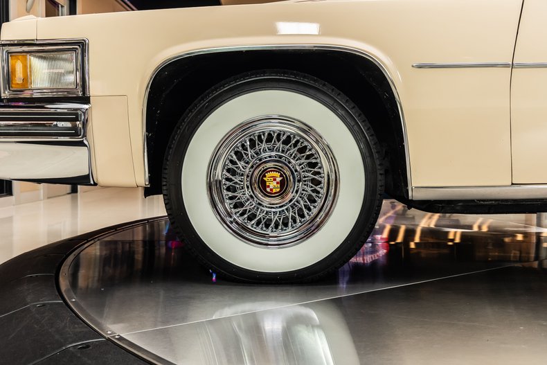 Cadillac-Coupe-deville-1977-Bimini-Beige-Beige-47